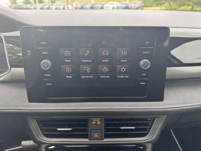 2026 Volkswagen Taos SE Black