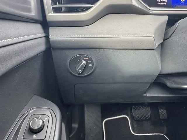2026 Volkswagen Taos SE Black