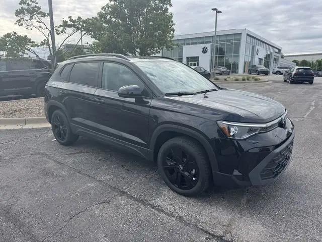 2026 Volkswagen Taos SE Black