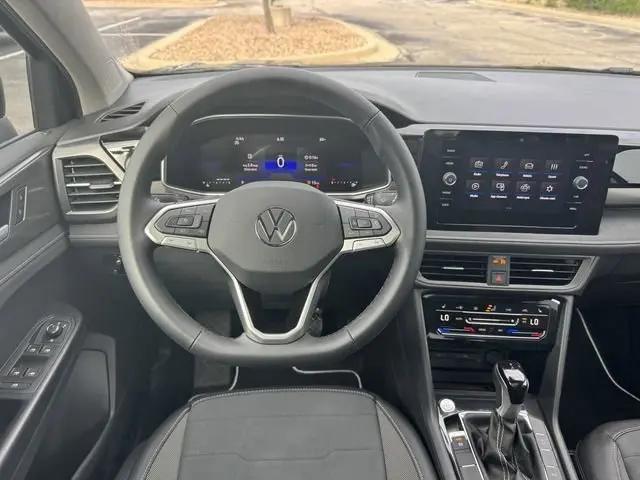 2026 Volkswagen Taos SE Black