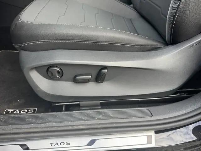 2026 Volkswagen Taos SE Black