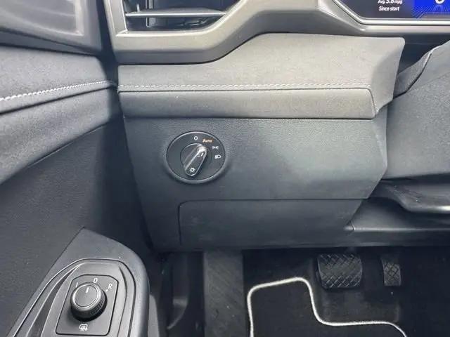2026 Volkswagen Taos SE Black