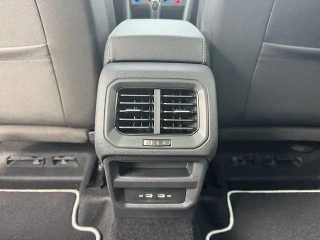 2026 Volkswagen Taos SE Black