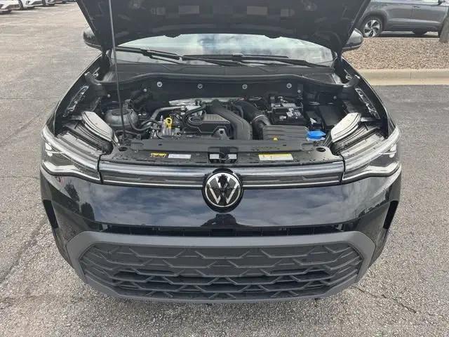 2026 Volkswagen Taos SE Black