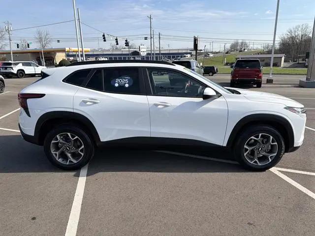 2025 Chevrolet Trax FWD LT