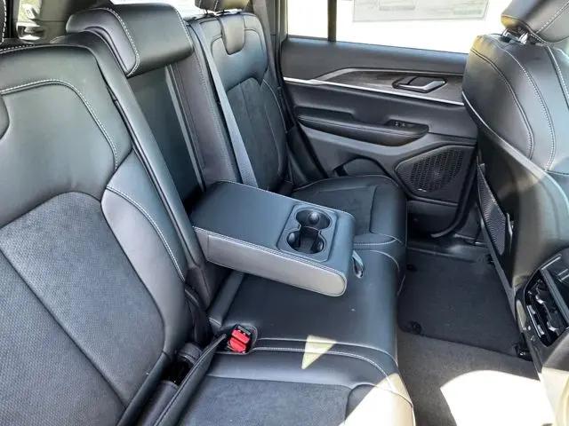 2026 Jeep Grand Cherokee Altitude 4x4