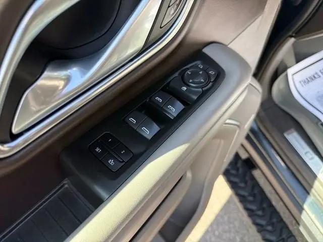 2022 Chevrolet Suburban 4WD Z71