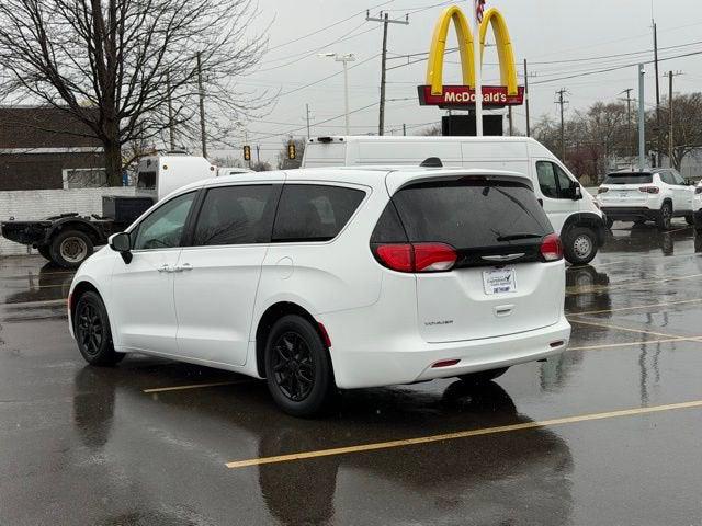 2023 Chrysler Voyager LX
