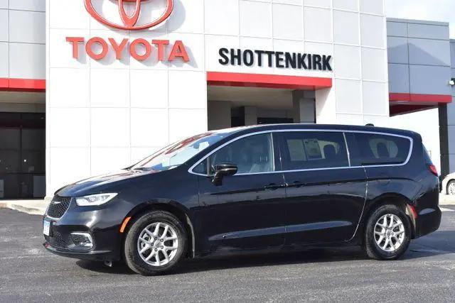 2025 Chrysler Pacifica Select for sale in Quincy, IL
