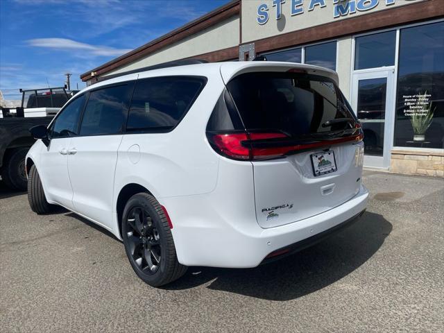 2026 Chrysler Pacifica Select AWD