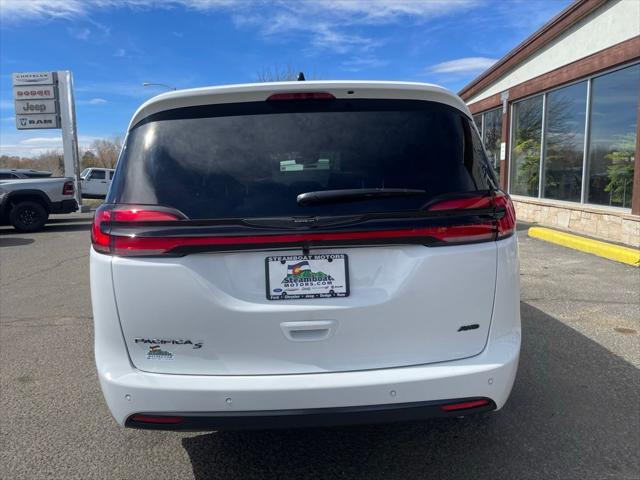 2026 Chrysler Pacifica Select AWD
