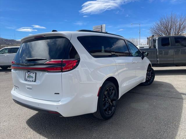 2026 Chrysler Pacifica Select AWD