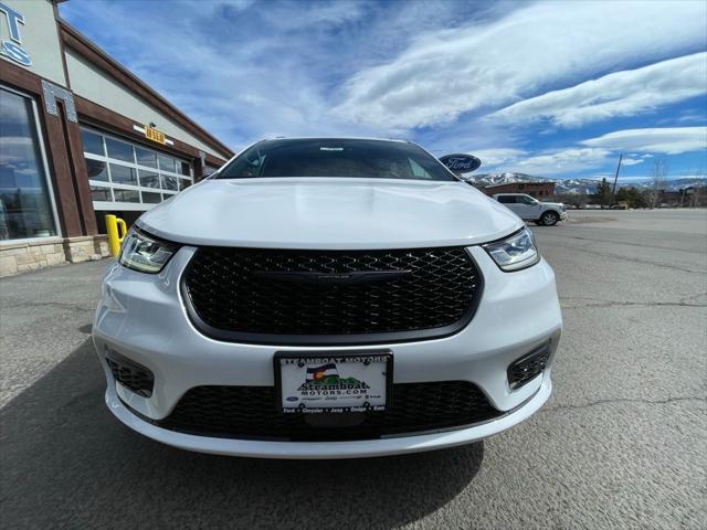 2026 Chrysler Pacifica Select AWD