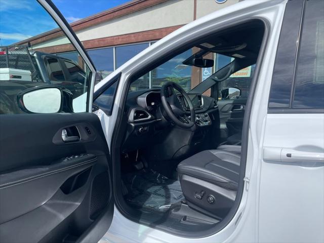 2026 Chrysler Pacifica Select AWD