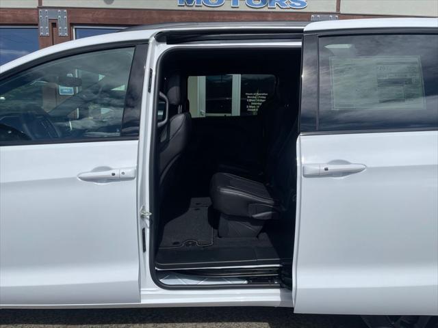 2026 Chrysler Pacifica Select AWD