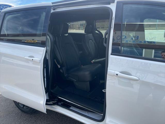 2026 Chrysler Pacifica Select AWD