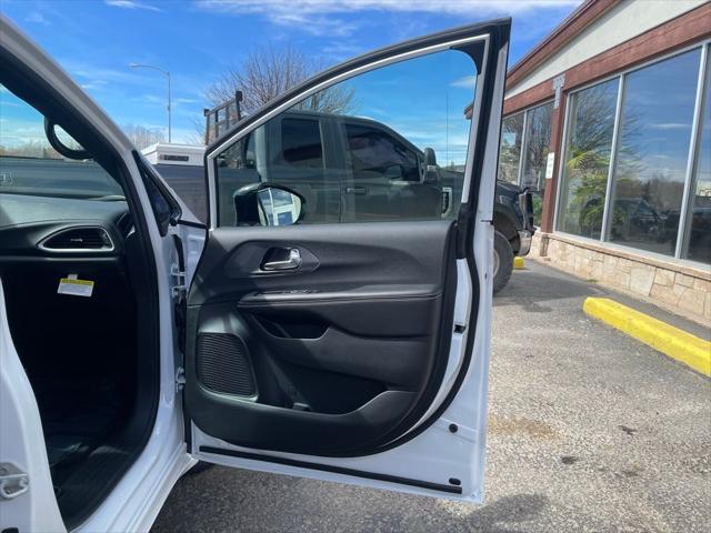 2026 Chrysler Pacifica Select AWD