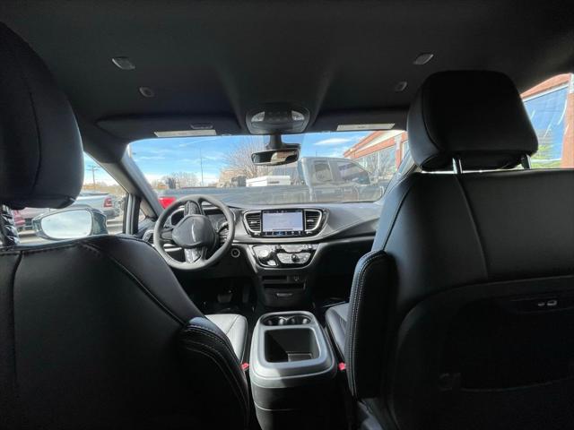 2026 Chrysler Pacifica Select AWD
