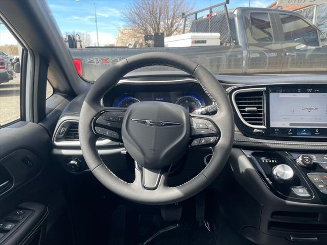 2026 Chrysler Pacifica Select AWD