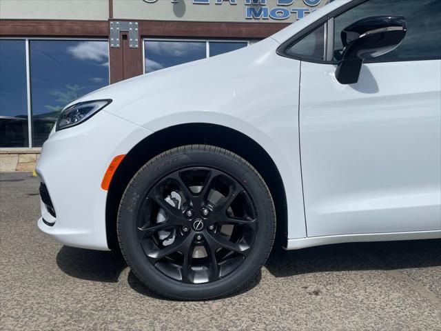 2026 Chrysler Pacifica Select AWD