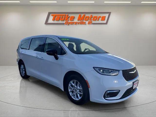 2024 Chrysler Pacifica Touring L for sale in Dyersville, IA
