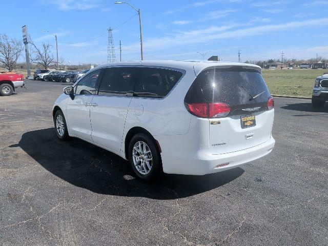 2023 Chrysler Voyager LX