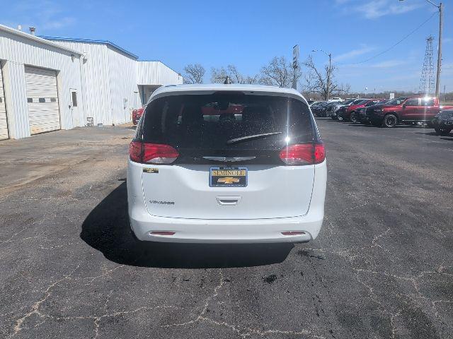 2023 Chrysler Voyager LX