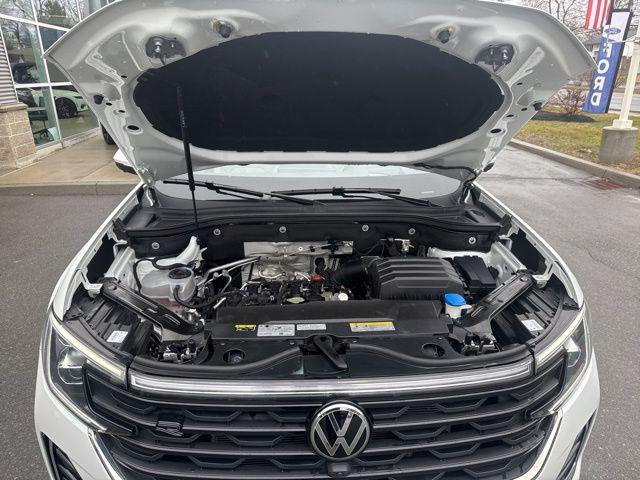 2024 Volkswagen Atlas 2.0T SEL Premium R-Line