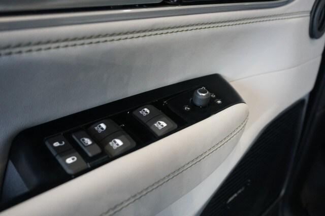 2026 Jeep Grand Wagoneer 4x2