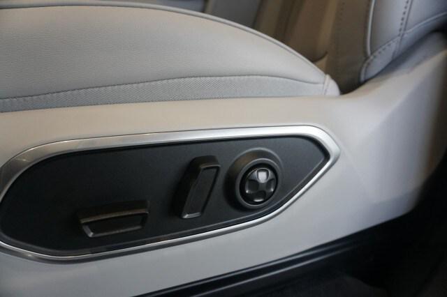 2026 Jeep Grand Wagoneer 4x2