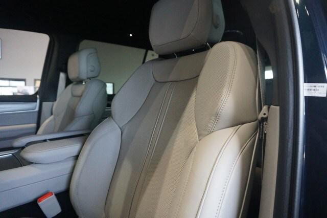 2026 Jeep Grand Wagoneer 4x2