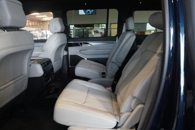 2026 Jeep Grand Wagoneer 4x2