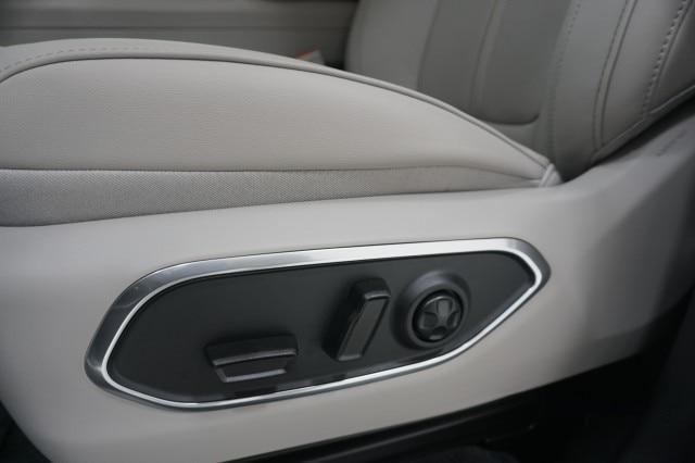 2026 Jeep Grand Wagoneer 4x2