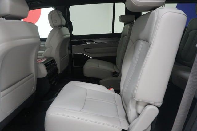 2026 Jeep Grand Wagoneer 4x2