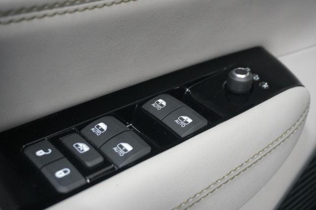 2026 Jeep Grand Wagoneer 4x2
