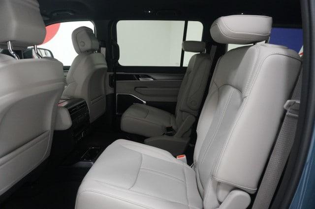 2026 Jeep Grand Wagoneer 4x2