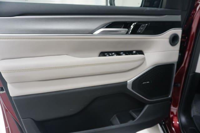 2026 Jeep Grand Wagoneer 4x2