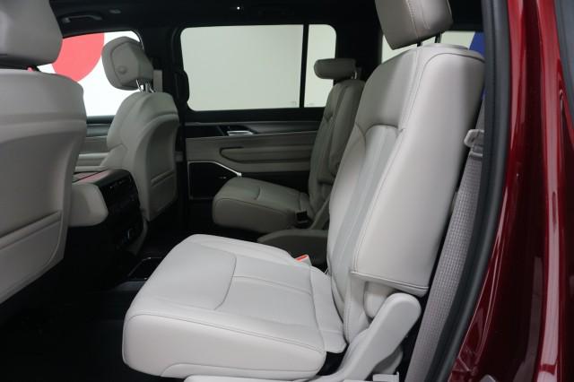 2026 Jeep Grand Wagoneer 4x2