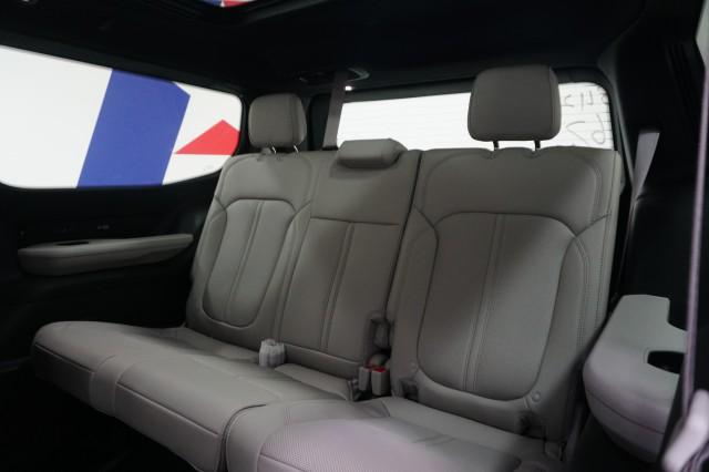 2026 Jeep Grand Wagoneer 4x2