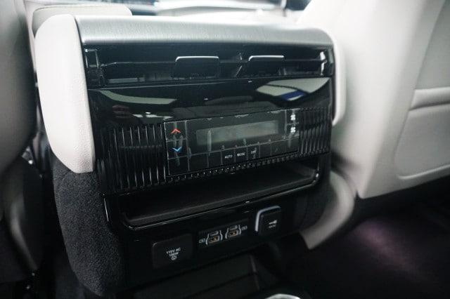 2026 Jeep Grand Wagoneer 4x2