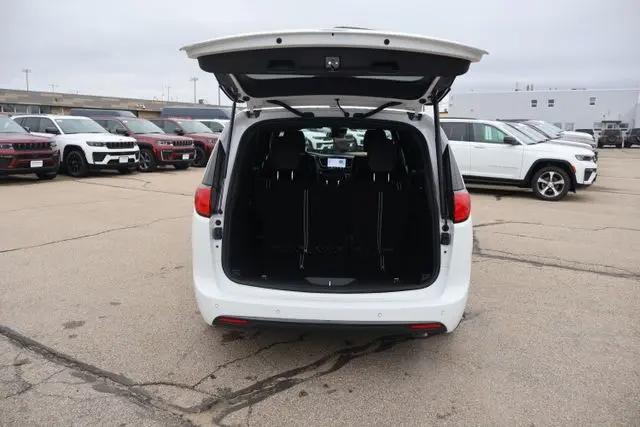 2026 Chrysler Voyager LX