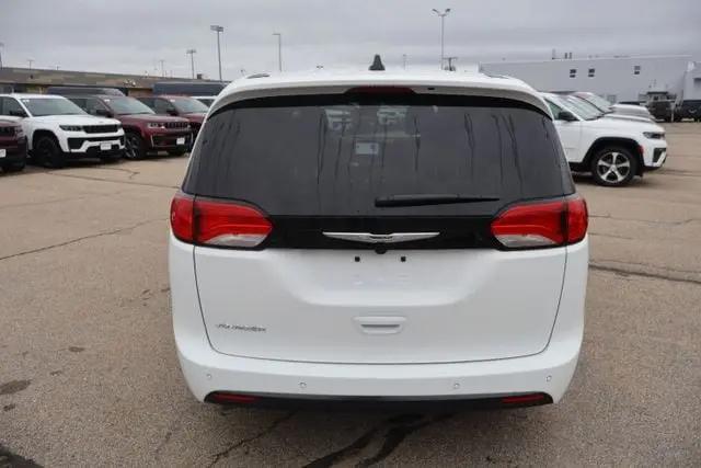 2026 Chrysler Voyager LX