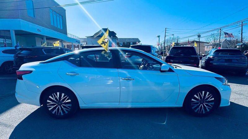 2023 Nissan Altima SV FWD