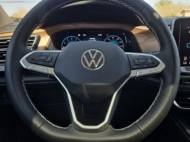 2026 Volkswagen Atlas SE with Technology
