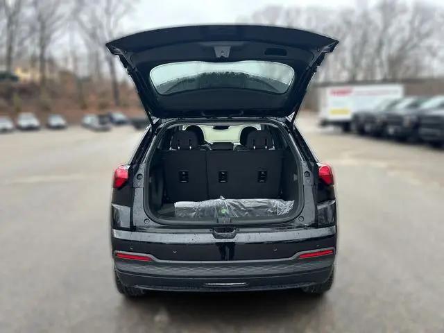 2027 Chevrolet Bolt LT FWD