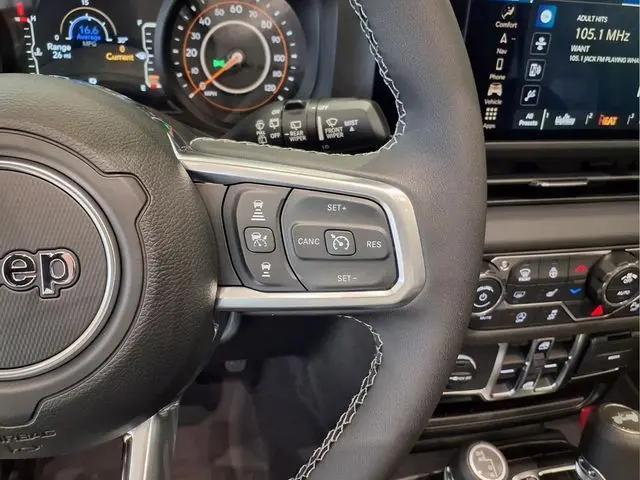 2026 Jeep Wrangler 4-Door Sahara 4x4