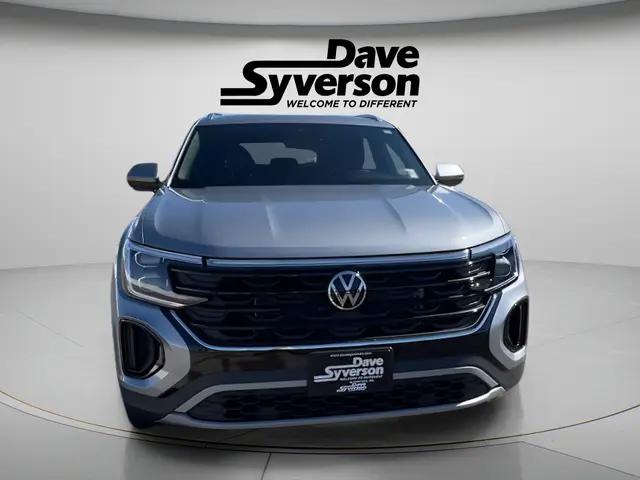2026 Volkswagen Atlas Cross Sport SE with Technology