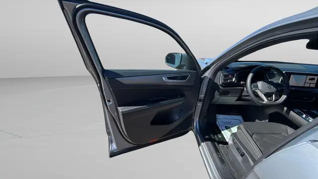 2026 Volkswagen Atlas Cross Sport SE with Technology