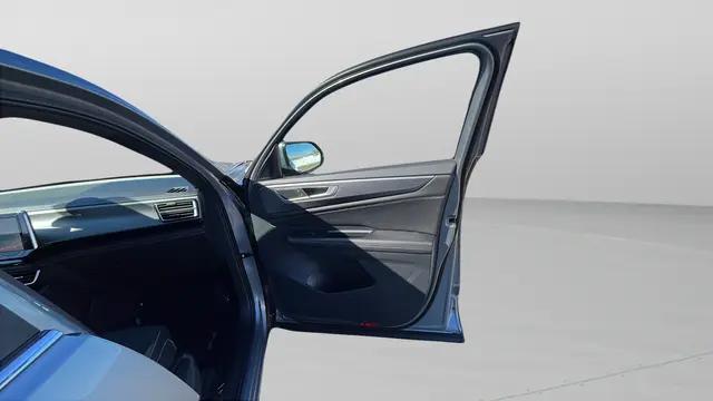2026 Volkswagen Atlas Cross Sport SE with Technology