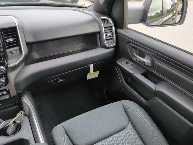 2026 Ram 1500 Express Crew Cab 4x4 57 Box